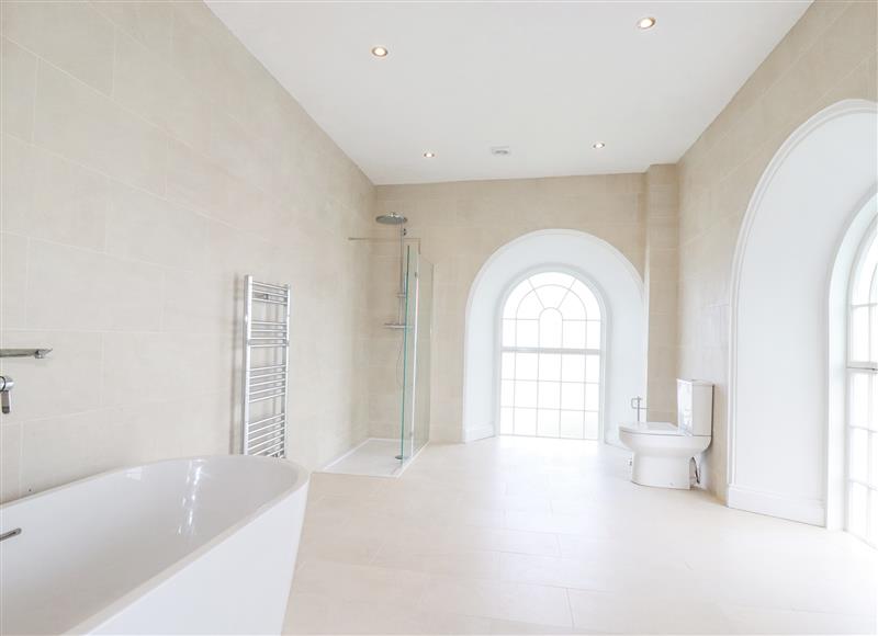 The bathroom at The Old Chapel, St Columb Minor