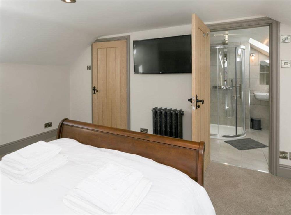 Double bedroom with en-suite (photo 2) at The Old Church in Alton, near Chesterfield, Derbyshire