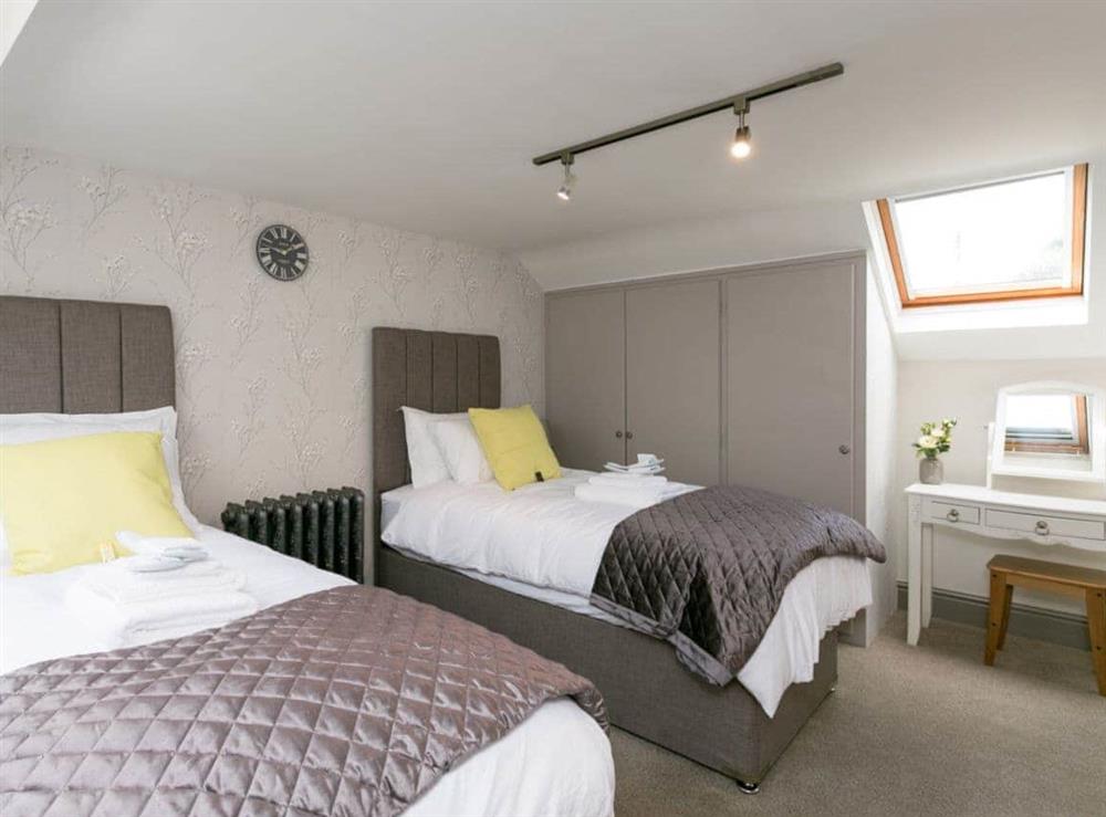 Twin bedroom with en-suite at The Old Church in Alton, near Chesterfield, Derbyshire
