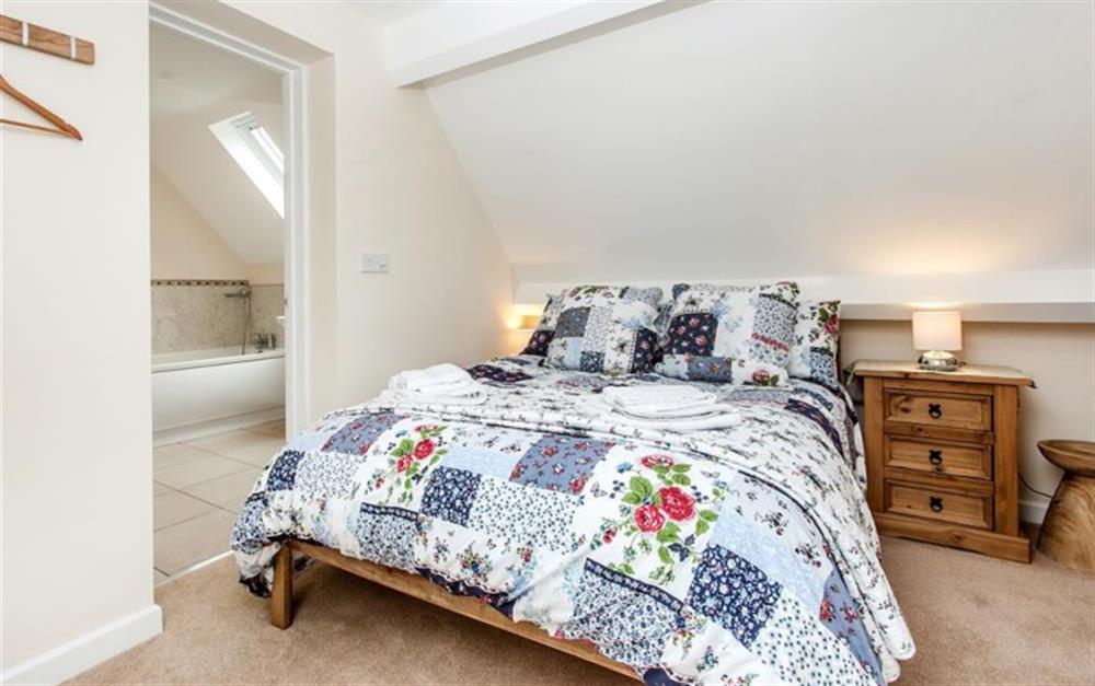 Bright and airy double with en-suite at The Old Cider House in Sherborne