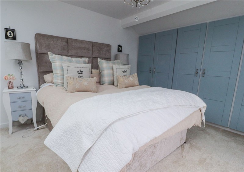 One of the 5 bedrooms (photo 5) at The Old Coach House, Bilsborrow