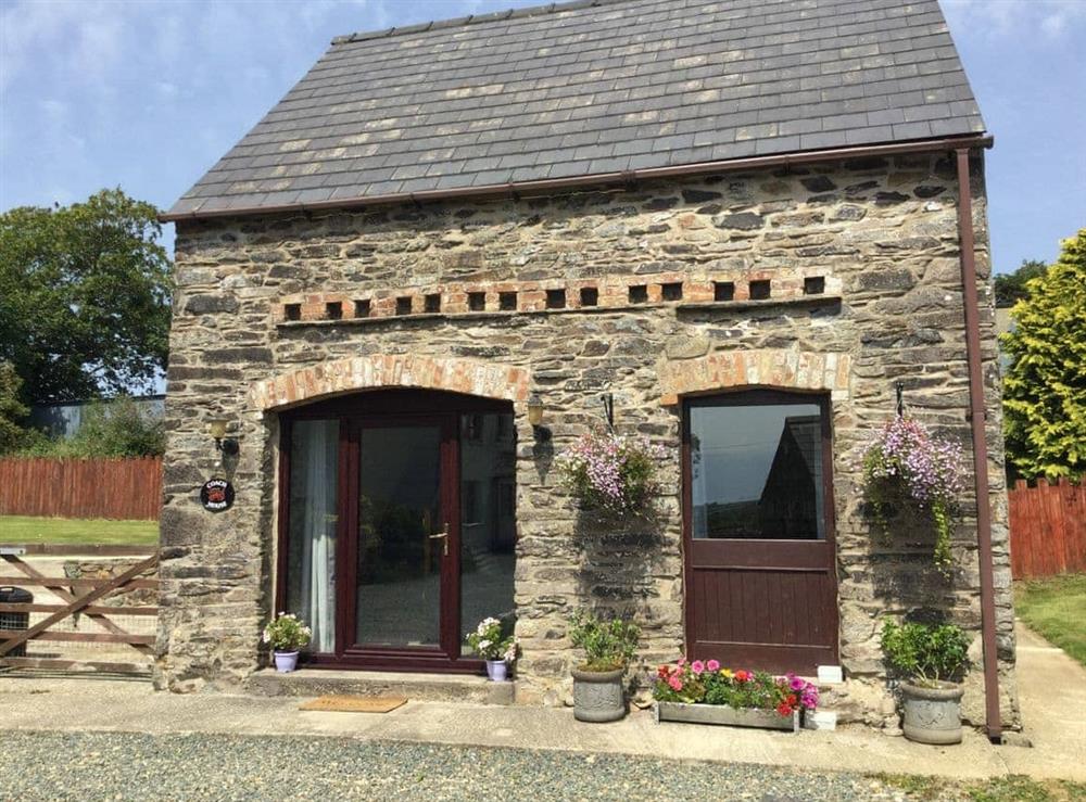 Outstanding stone-built holiday home at The Old Coach House in Hayscastle, Dyfed