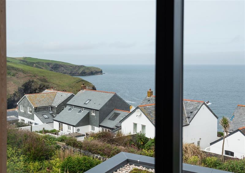 The setting (photo 2) at The Old Coastguard Lookout, Port Isaac