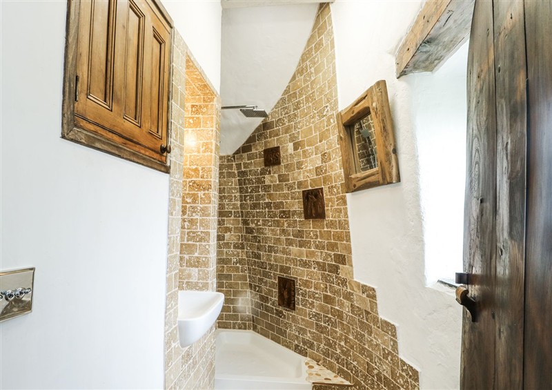 The bathroom at The Old Cornmill, Cemaes Bay