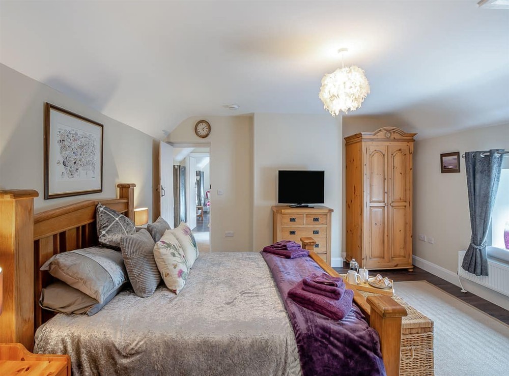 Double bedroom (photo 2) at The Old Cottage in Beadnell, Northumberland