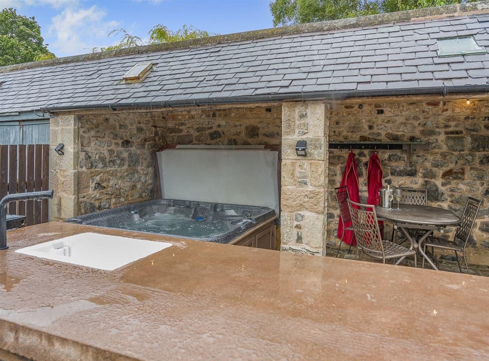 Hot tub at The Old Cottage in Beadnell, Northumberland