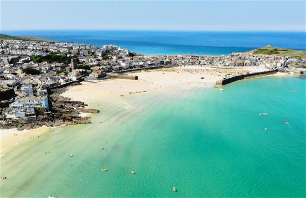 The crystal clear waters and cobbled streets of St Ives are in reachable distance