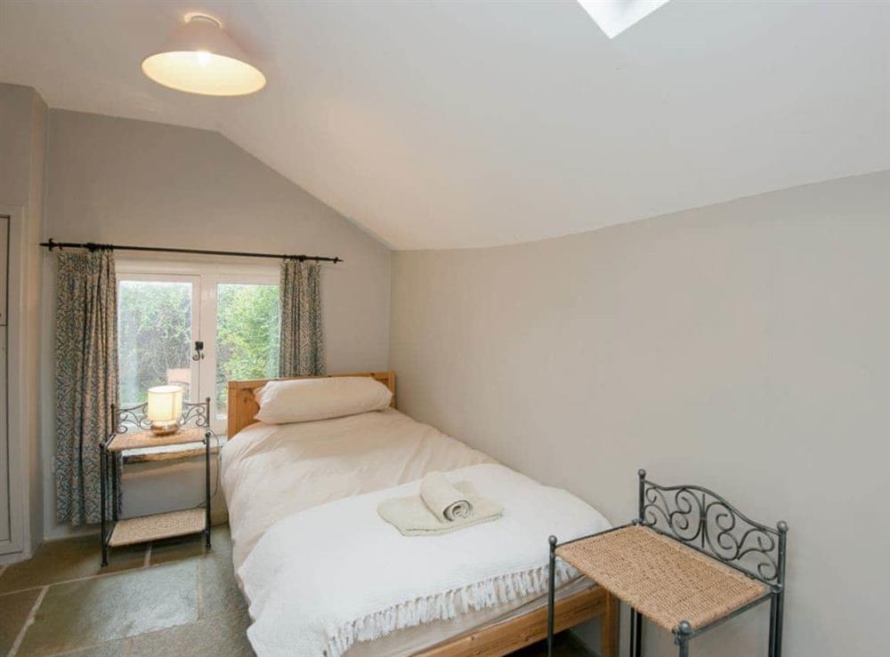 Light and airy twin bedroom at The Old Forge in Kingston, Nr Corfe Castle., Dorset