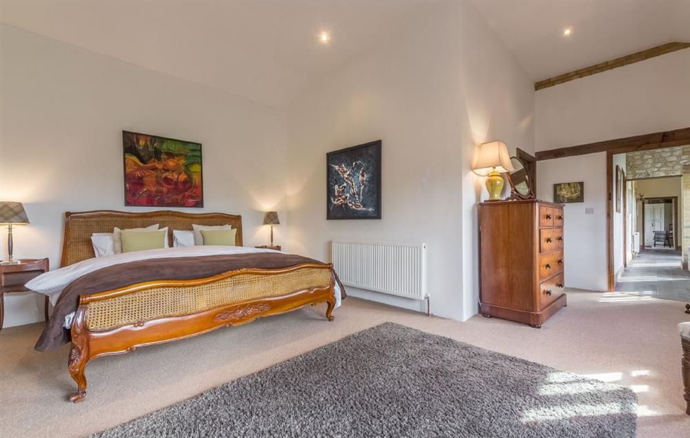 Master bedroom with 6’ super king bed and en-suite bathroom at The Old Foundry, Eastmoor