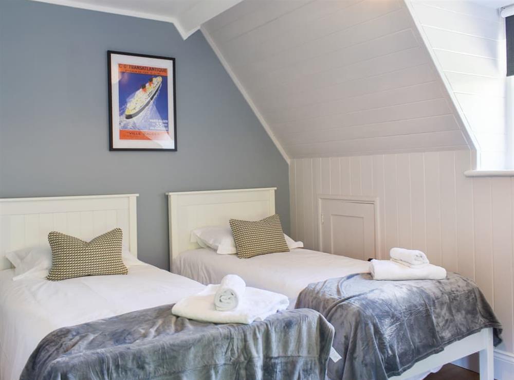 Twin bedroom at The Old Gate House in Tunbridge Wells, Kent