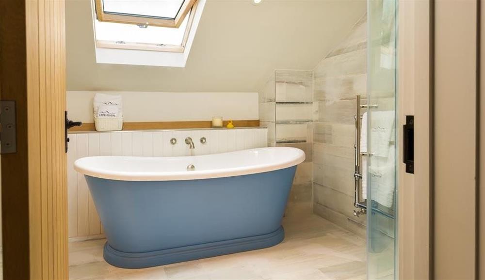 A roll top bath tub