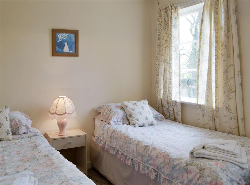 Good-sized twin bedroom at The Old Granary in Newent, Gloucester, Gloucestershire