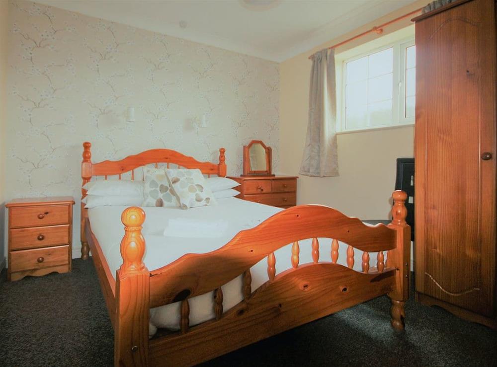 Comfortable double bedroom at Tom Putt, 
