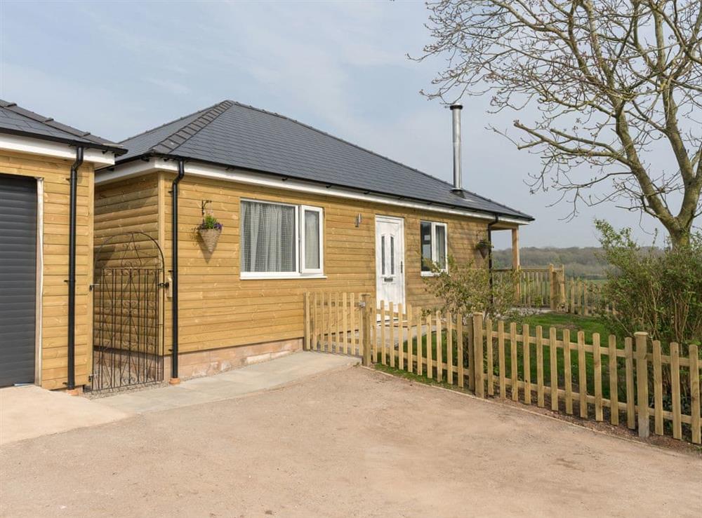 Lovely holiday home with parking area at The Old Kennels in Tibberton, near Gloucester, Gloucestershire