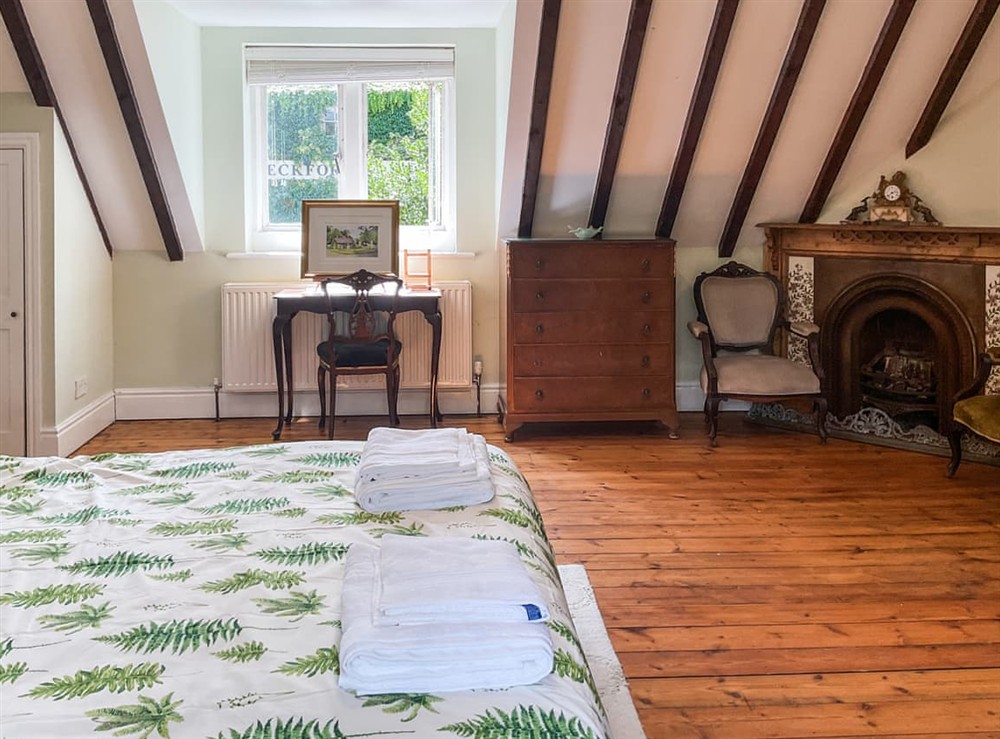Double bedroom (photo 2) at The Old Lodge in Tisbury, Wiltshire