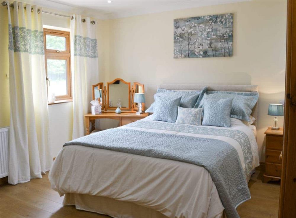 Cosy double bedroom at Russet, 