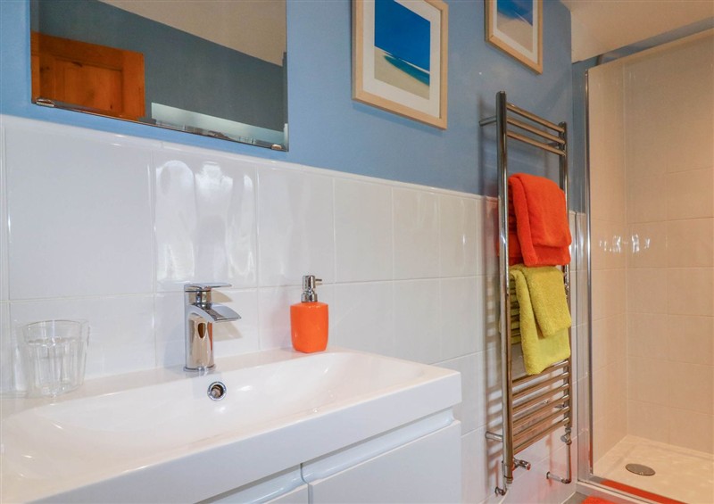 This is the bathroom at The Old Piggery, Porthtowan