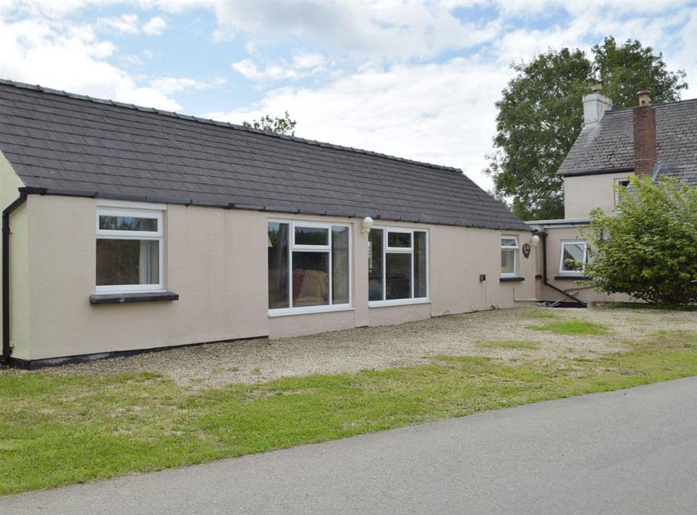 Attractive single-storey holiday home at The Old Post House in Penffordd, near Narberth, Dyfed