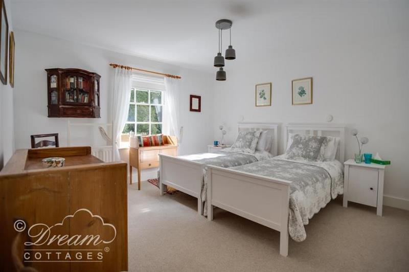 Twin bedroom at The Old Post Office Cottage, Wareham, Dorset
