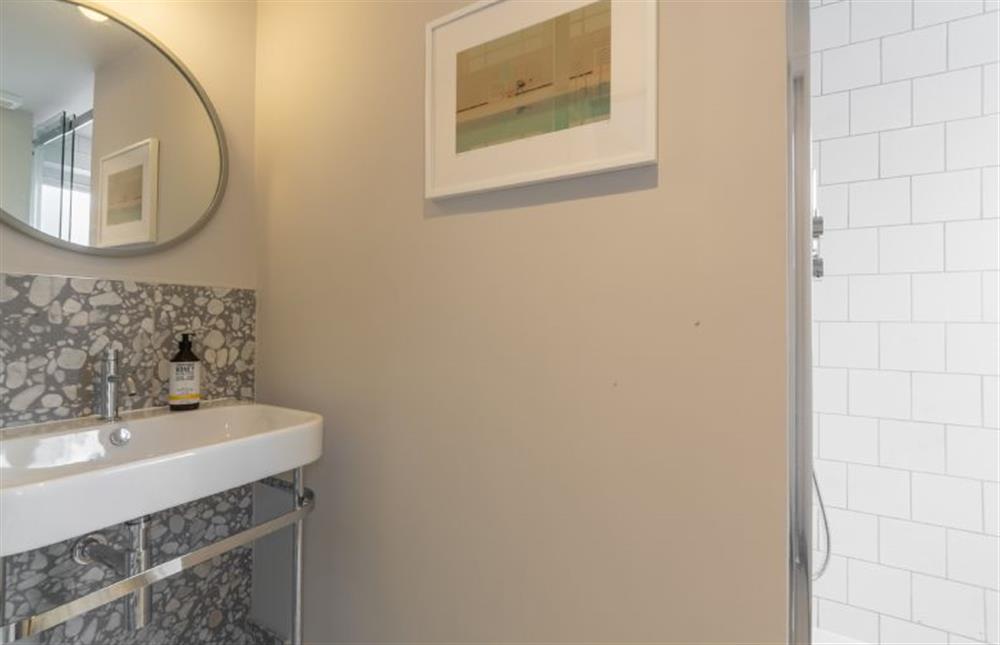First floor: En-suite bathroom at The Old Post Office, Wells-next-the-Sea