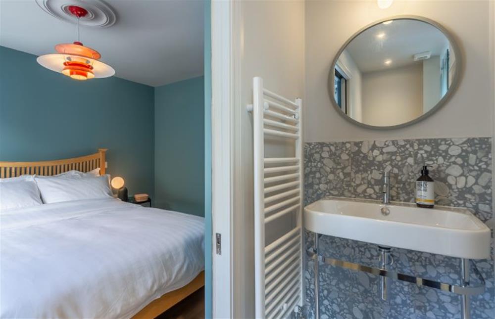 First floor: Master bedroom en-suite at The Old Post Office, Wells-next-the-Sea