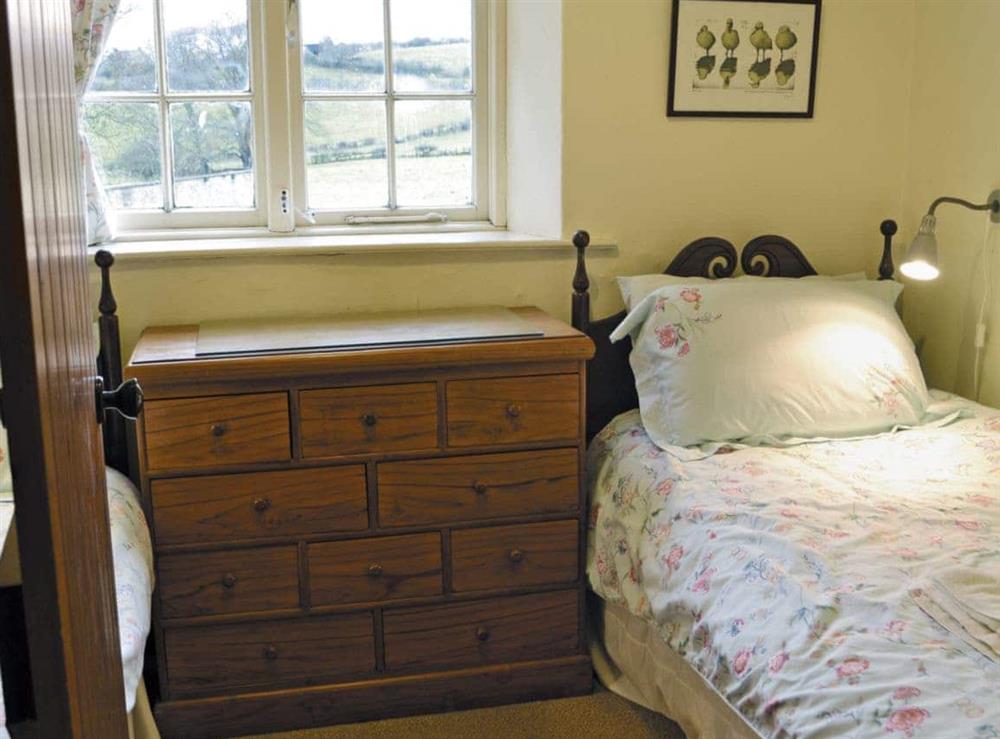 Cosy twin bedroom at Stable Cottage, 