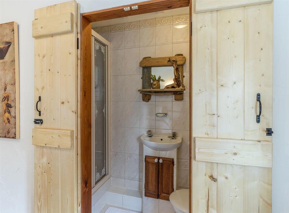 En-suite at The Old Rope Works in Bewdley, Worcestershire