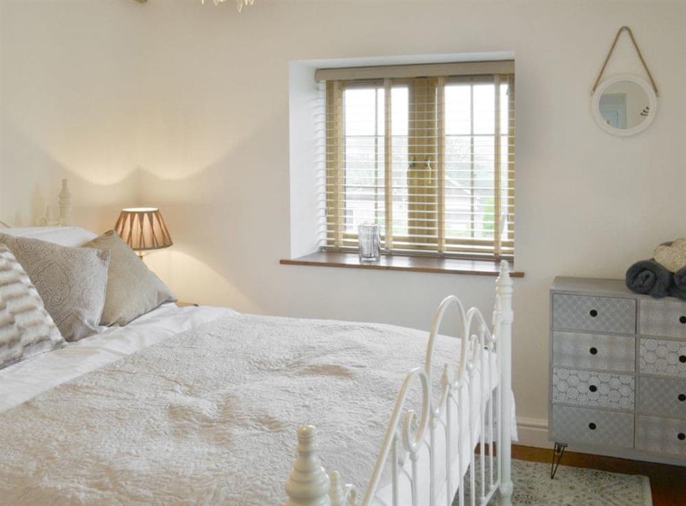 Light and airy double bedroom at The Old Sawmill @ Sunnyside in Trevelmond, near Liskeard, Cornwall
