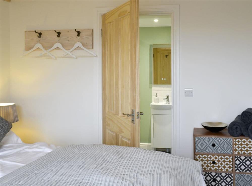 Relaxing double bedroom with en-suite shower room at The Old Sawmill @ Sunnyside in Trevelmond, near Liskeard, Cornwall