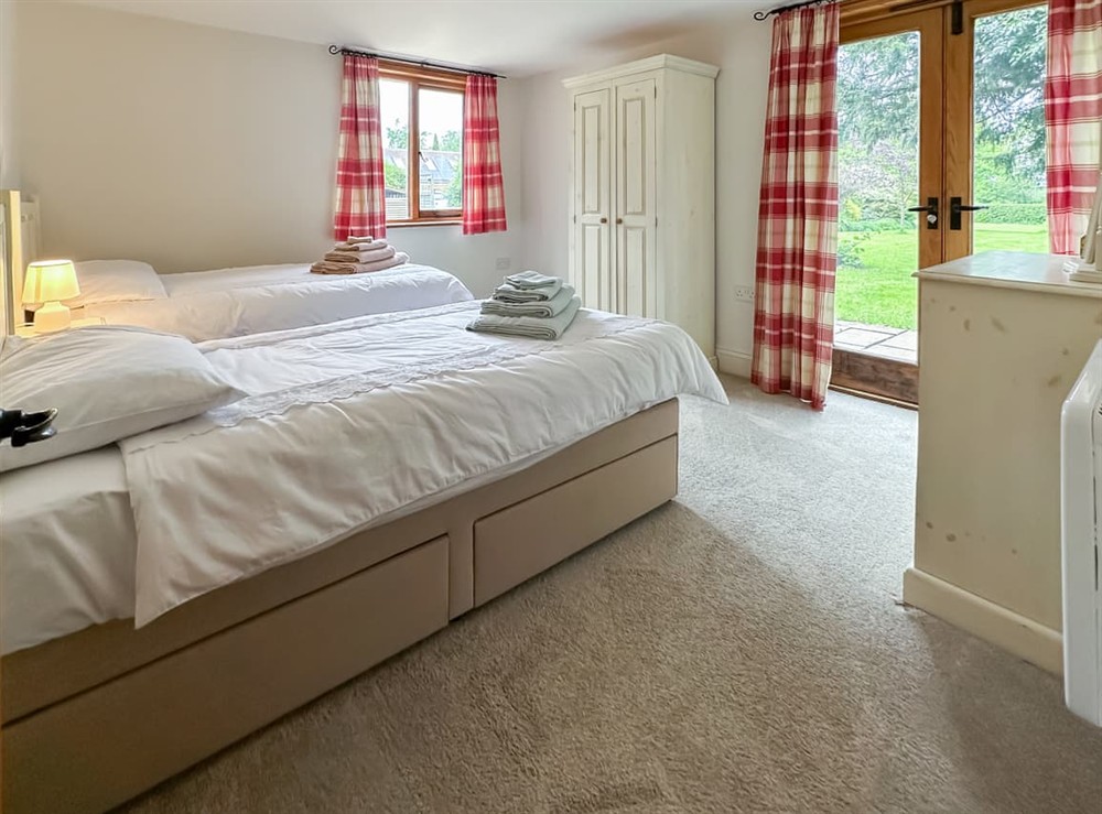 Twin bedroom at The Old Sawmill One in Plumpton Green, East Sussex