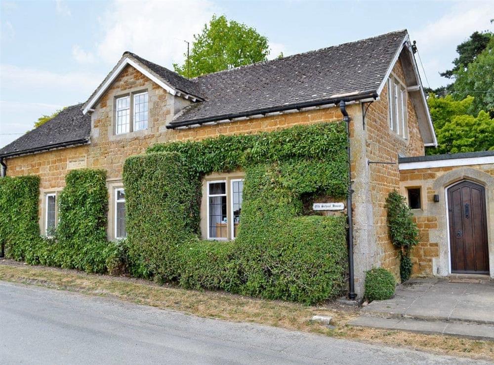 Delightful, detached holiday cottage at The Old School House in Icomb, near Stow-on-the-Wold, Gloucestershire