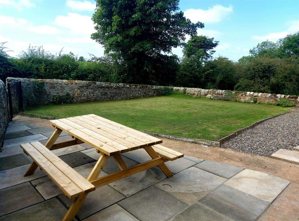 Sitting-out-area at The Old Shepherds Cottage in Ladybank nr Cupar, Fife