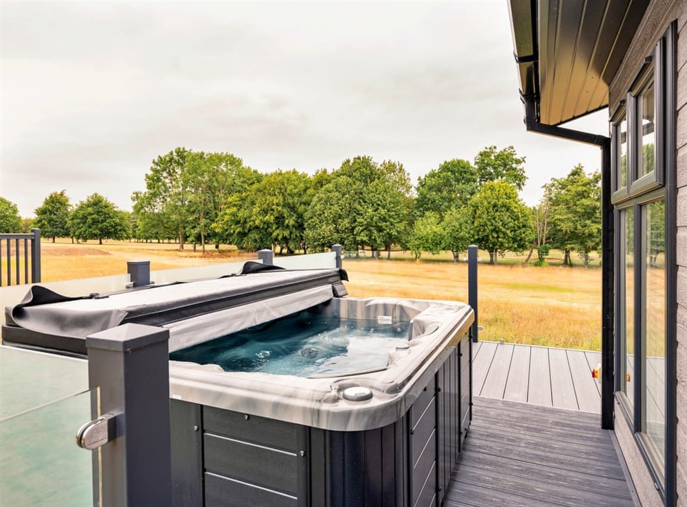Hot tub at The Old Smithy in Cambridge, Cambridgeshire