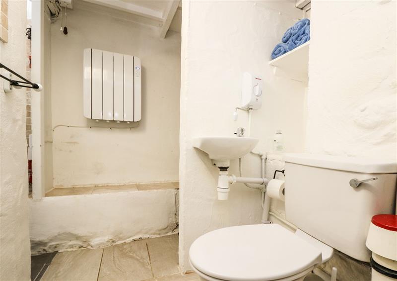 This is the bathroom at The Old Stable, Porthallow near St Keverne