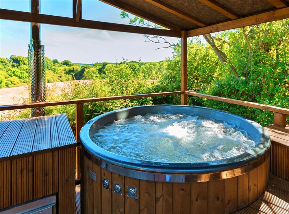 Jacuzzi at The Old Stables Lodge in Kent, England