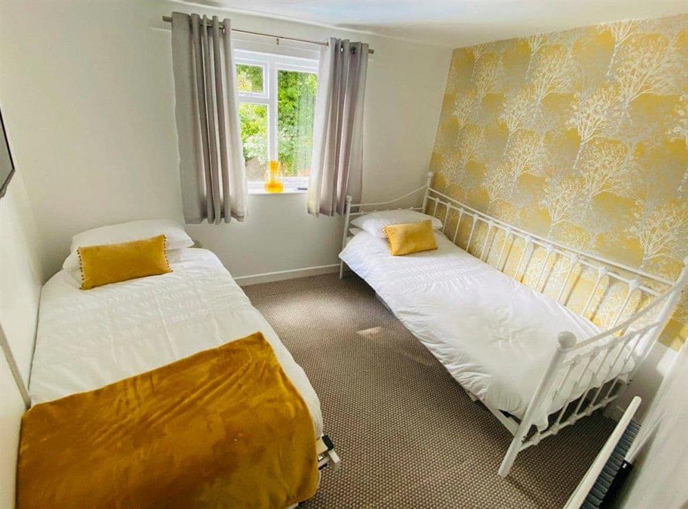 Spacious twin bedroom at The Old Toll House in Coalport, near Ironbridge, Shropshire