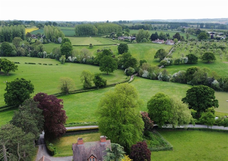 Enjoy the garden (photo 3) at The Old Vicarage, Kimbolton near Leominster