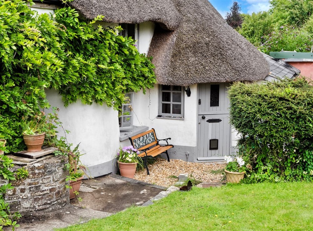 Sitting-out-area at The Old Yard Barn in Torrington, Devon