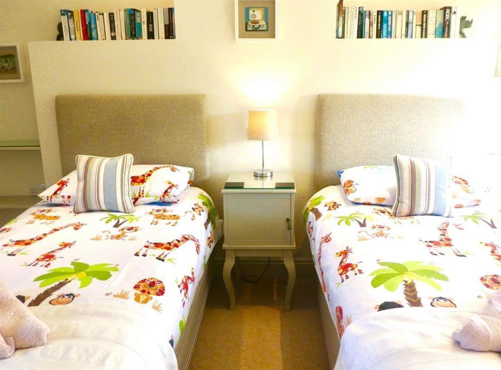 Delightful twin bedded room at The Owl House in Bishops Waltham, Hampshire