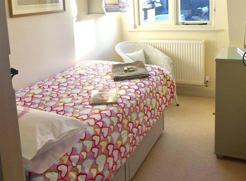 Pretty single bedroom at The Owl House in Bishops Waltham, Hampshire