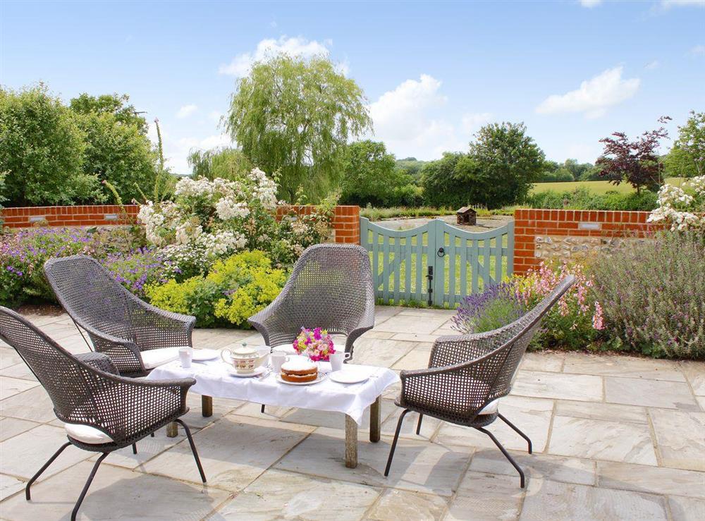 Sitting & Eating out in the Garden at The Owl House in Bishops Waltham, Hampshire