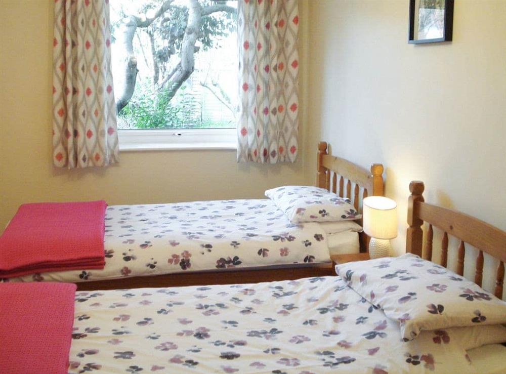 Relaxing twin bedroom at The Paddock in Happisburgh, Norfolk