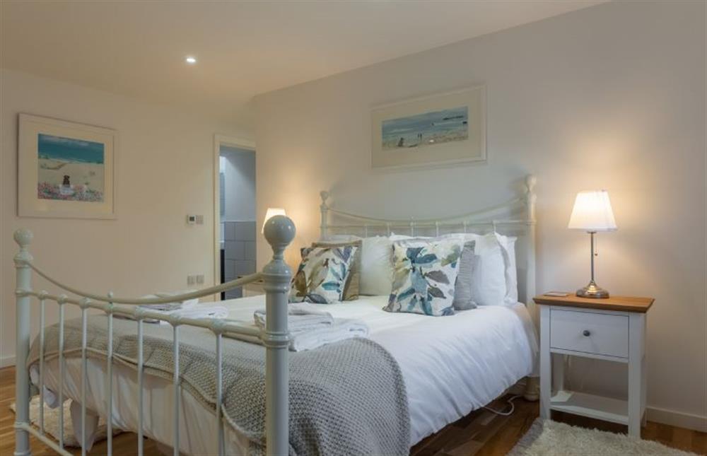 Sleep deeply and wake up relaxed in this king-size bed (photo 2) at The Parlour, St Agnes 