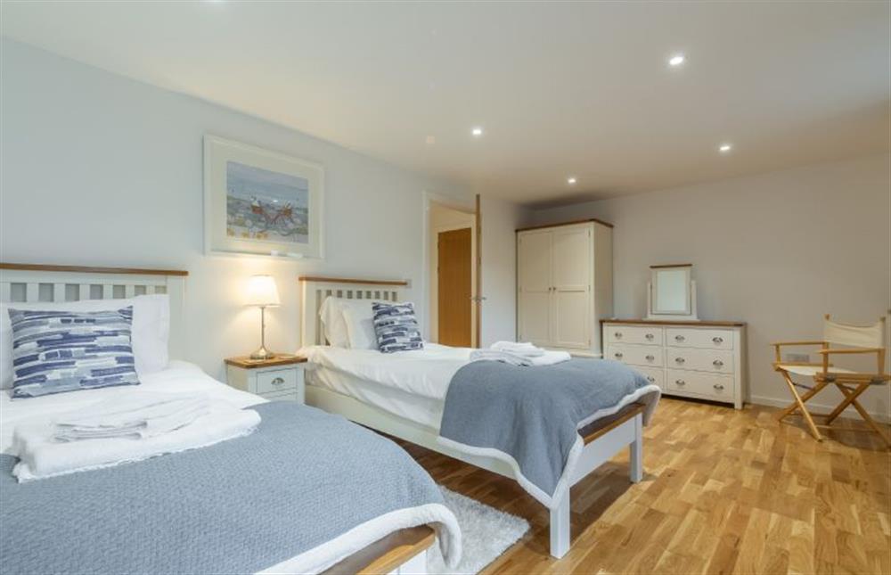 The Parlour, St Agnes. Bedroom two with twin beds and smart television at The Parlour, St Agnes 