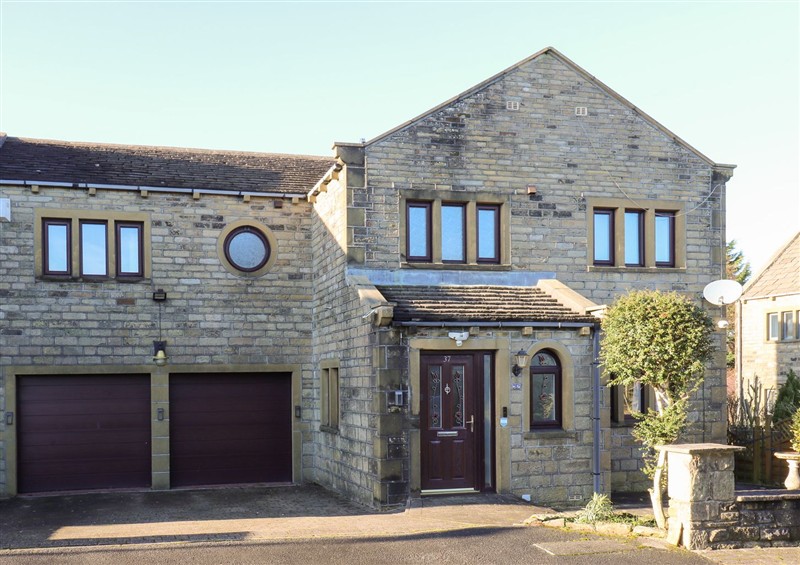 The setting at The Peak View Holmfirth, Hade Edge