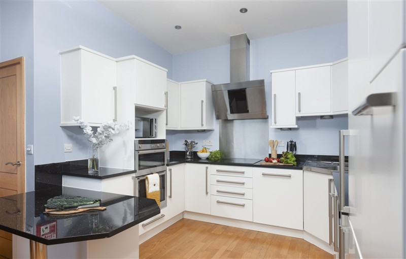 Kitchen (photo 2) at
