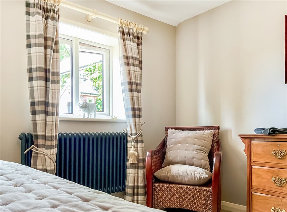 Double bedroom (photo 3) at The Piggary in Cadnam, near Brockenhurst, Hampshire