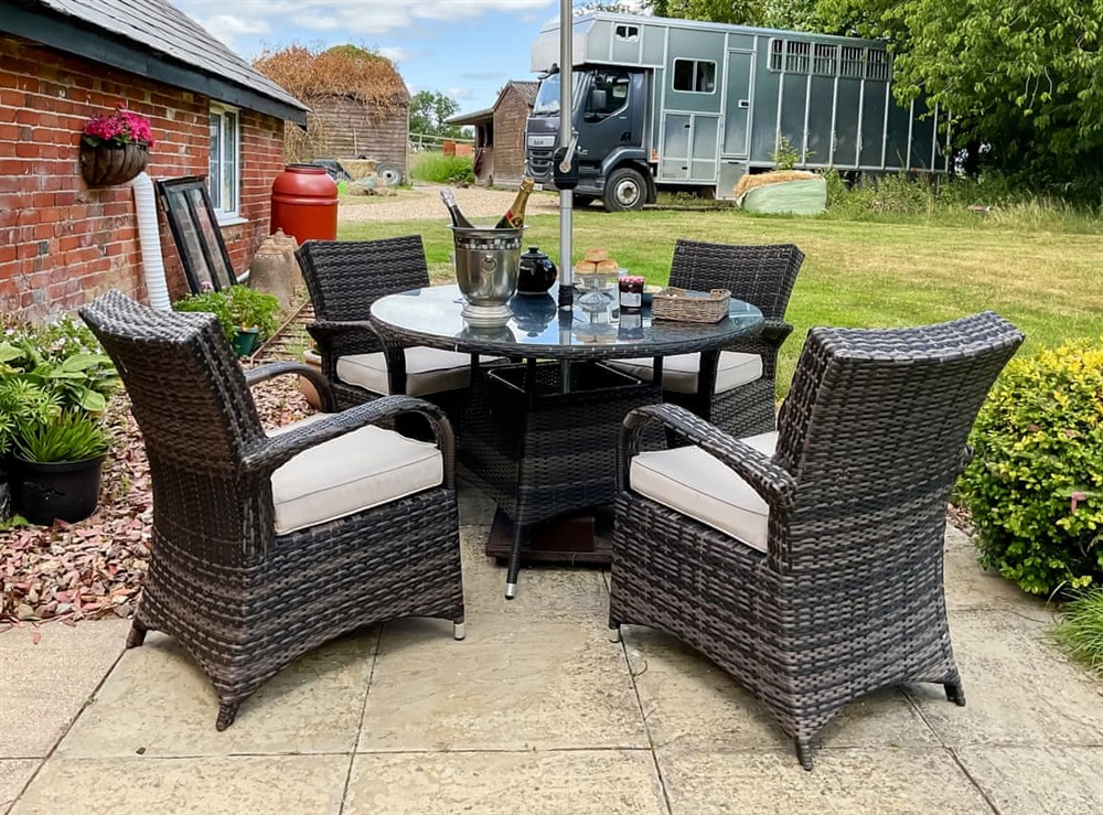 Sitting-out-area at The Piggary in Cadnam, near Brockenhurst, Hampshire