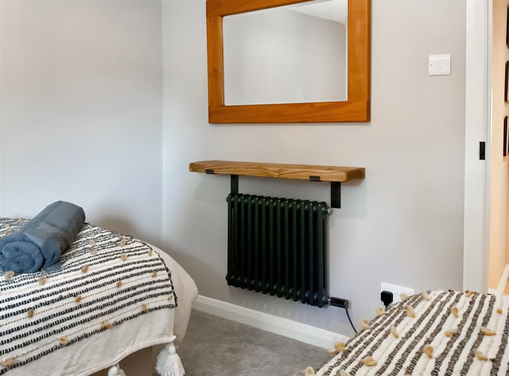 Twin bedroom (photo 3) at The Piggary in Cadnam, near Brockenhurst, Hampshire