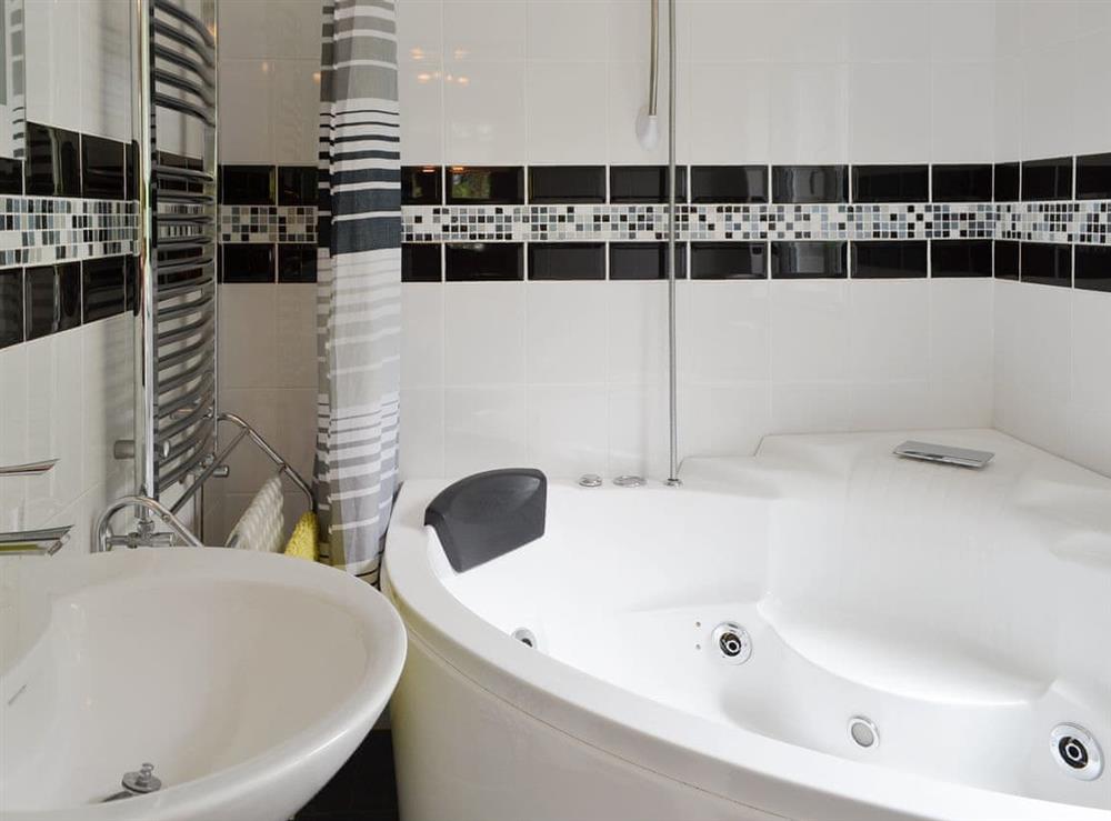 En-suite bathroom with shower over spa-bath at The Pigsty in Llanddeusant, near Holyhead, Anglesey, Gwynedd